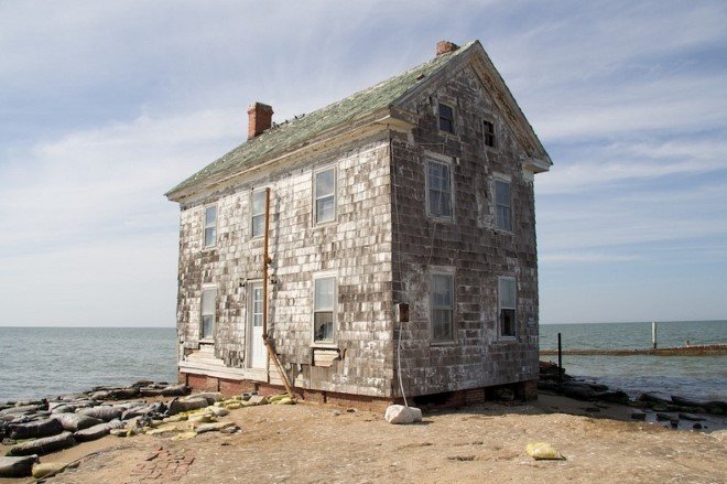 Last House On Holland Island (2)